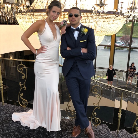 PROM DRESS 😍 - Picture 8 of 8